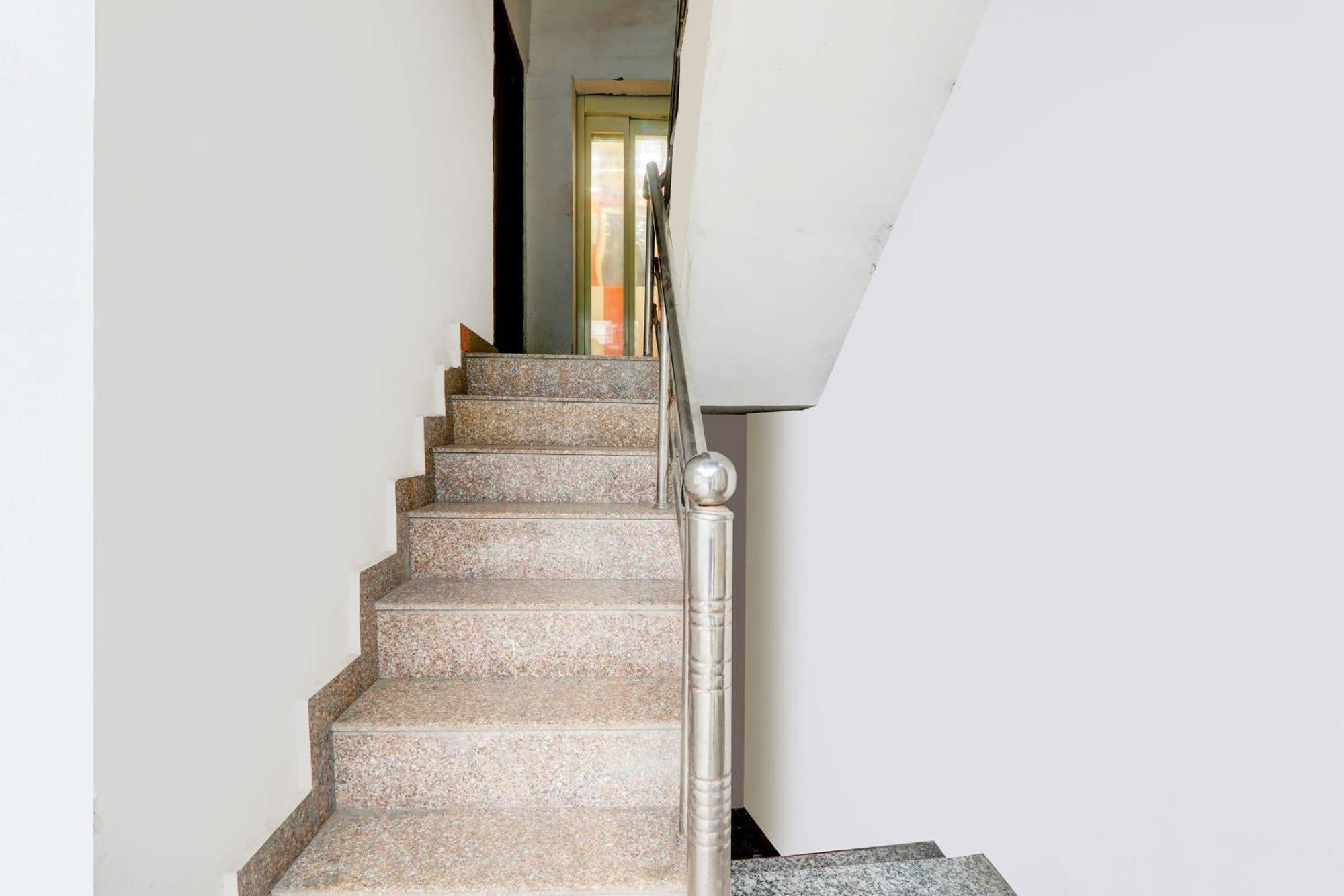 Hotel O Sr Grand Gorakhpur Kültér fotó